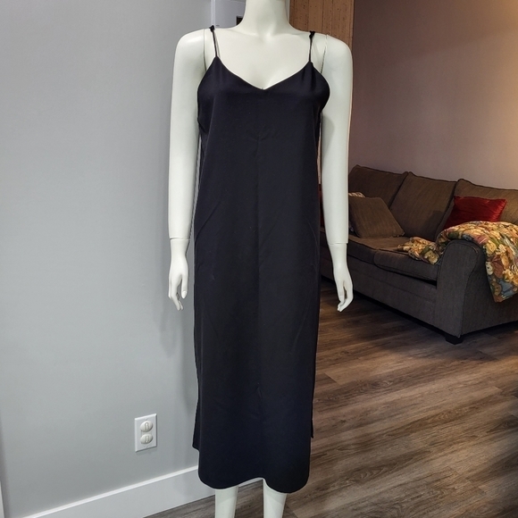 Lawrys Farm Dresses & Skirts - SLEEVELESS split side slip dress